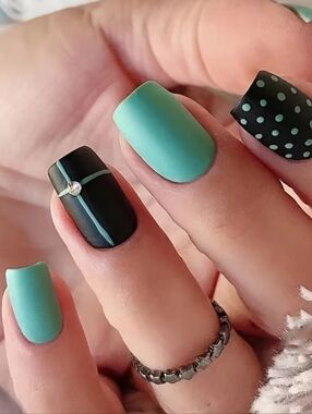 Mint and Black Polka Dot Press On Nail Set